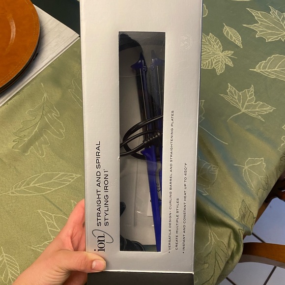 Lightly used hair curler/straightener - Picture 4 of 5